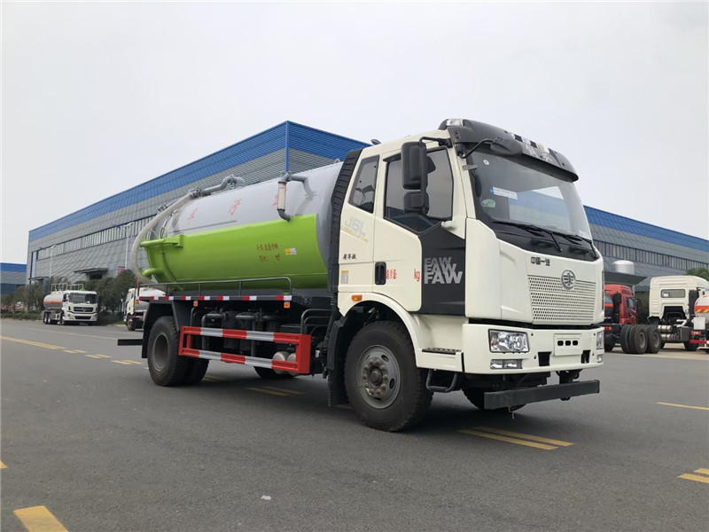 解放吸污車打通規(guī)模養(yǎng)殖場(chǎng)糞污資源化利用最后一公里