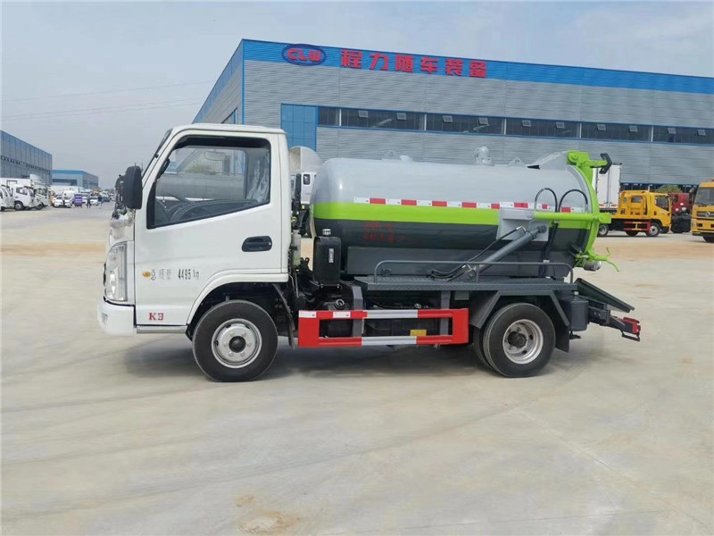社區(qū)鄉(xiāng)鎮(zhèn)專用凱馬2方藍牌吸污車該如何保養(yǎng)？