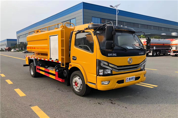 湖北程力專汽集團(tuán)自主研發(fā)的新型“管道疏通神器”--東風(fēng)小多利卡清洗吸污車