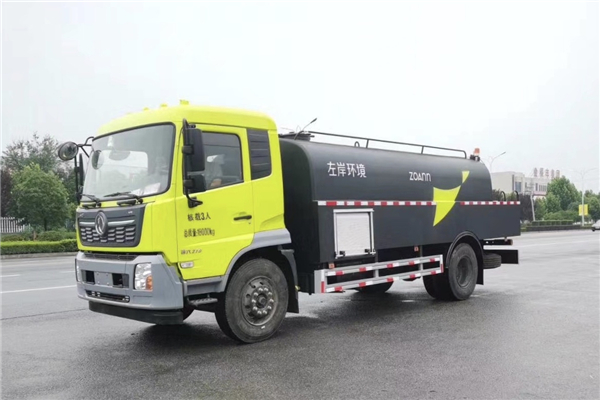 東風(fēng)路面高壓清洗車洗掃車掃路車助力城市清潔“保衛(wèi)戰(zhàn)”