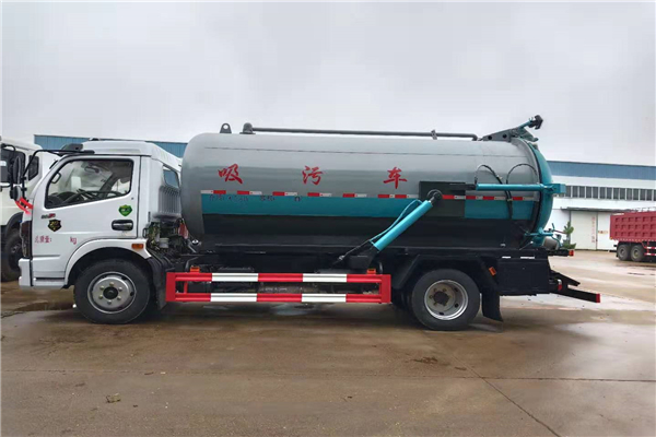 東風(fēng)凱普特吸污車，容積8.5立方，朝柴170，萬里揚(yáng)6擋，國六標(biāo)準(zhǔn)