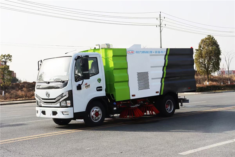 東風小多利卡掃路車買一臺車一年就能回本，縮減人工成本、管理成本，您還在等什么呢