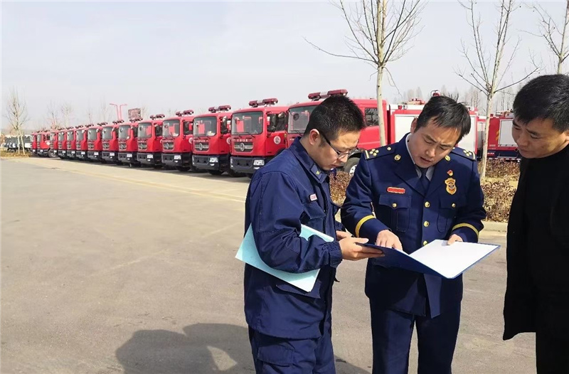 為提升滅火救援效率，使車輛在消防救援工作中成為強有力的“作戰(zhàn)工具”，亳州市應急管理局采購60輛水罐消防車