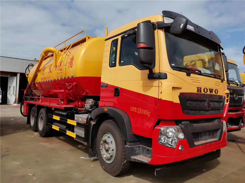 重汽豪瀚清洗吸污車(chē)水循環(huán)吸污泵作業(yè)效率非常高