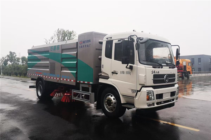 東風(fēng)途逸純電動掃路車用車成本低，零污染環(huán)保的專業(yè)掃路車