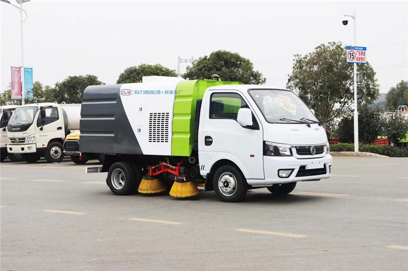 東風途逸柴油版掃路車有勁又省油幫助作業人員更高效率完成工作