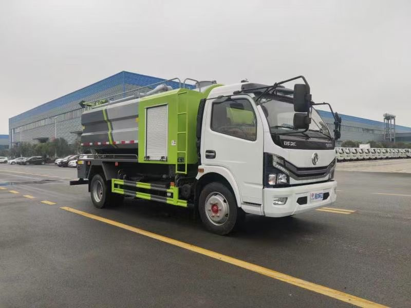 東風(fēng)途逸3方吸糞車設(shè)計巧妙，結(jié)構(gòu)合理配水循環(huán)泵