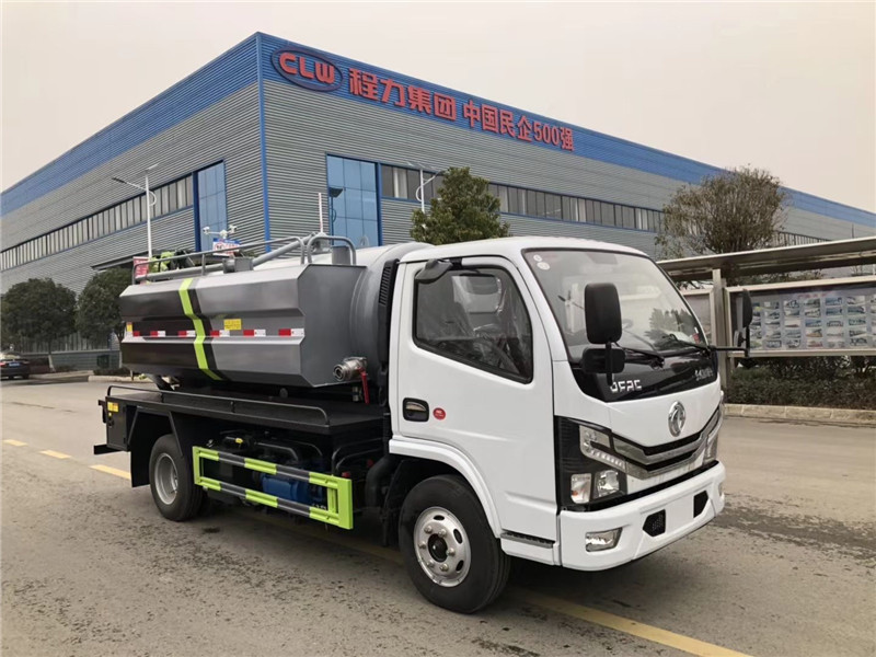 東風(fēng)小多利卡清洗吸污車掛藍牌外形美觀，操作簡便，性能良好
