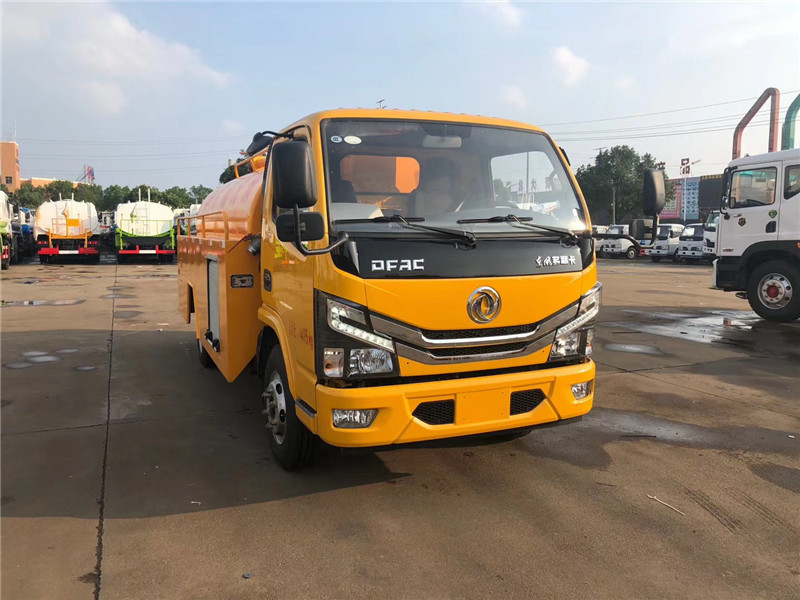 東風(fēng)牌多利卡國六管道疏通車可個(gè)性化定制，安全程度高，設(shè)計(jì)合理