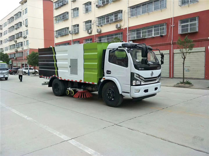 東風途逸純電動掃路車專門針對路面垃圾清理、收集、處理