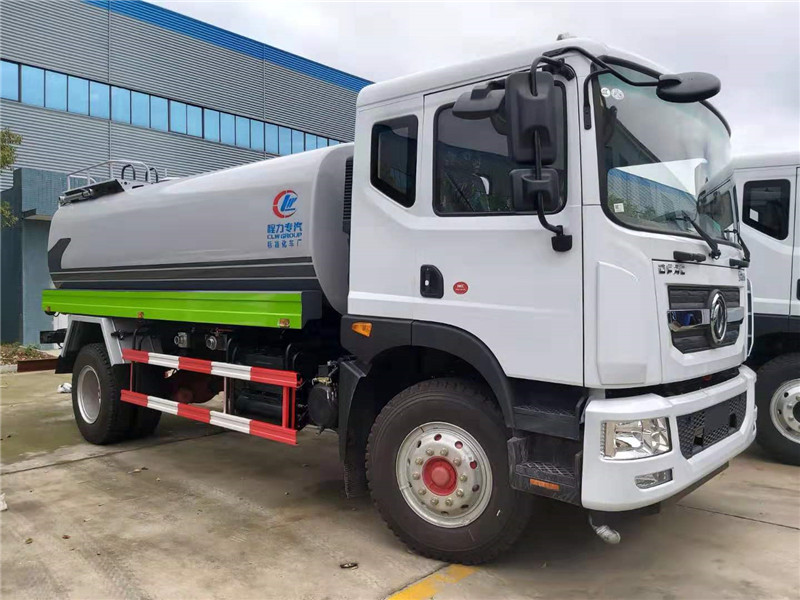 東風多利卡國六灑水車罐體內設防波隔板，采用高壓氣體試漏檢測