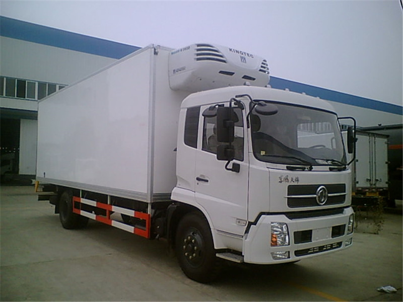 東風凱普特冷藏車采用液壓吸附一體成型生產線制造