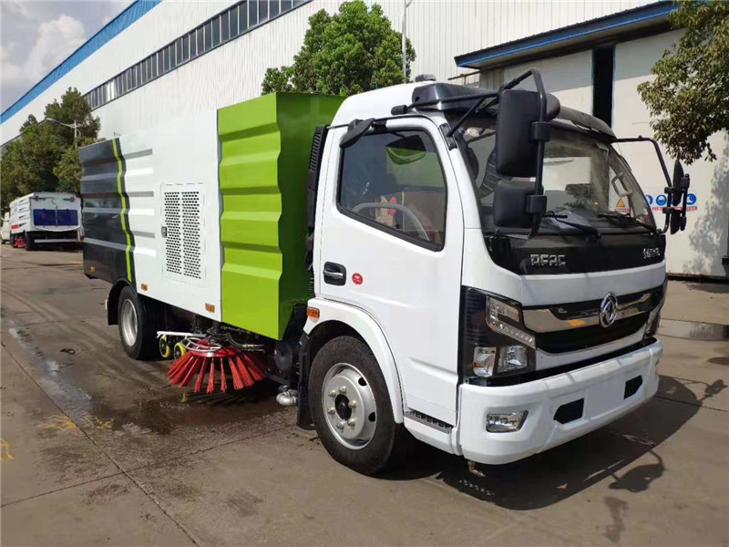 東風天錦國六洗掃車可實現對道路路面、道路側石上平面洗掃