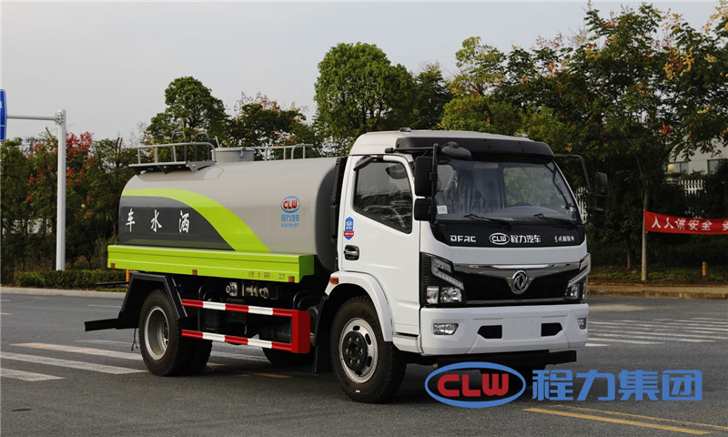 東風D7多利卡8噸灑水車高壓風機噴出水霧，顆粒達到了微米級