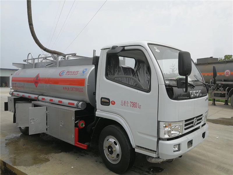 東風多利卡油罐車具有吸油、泵油，多種油分裝、分放等功能