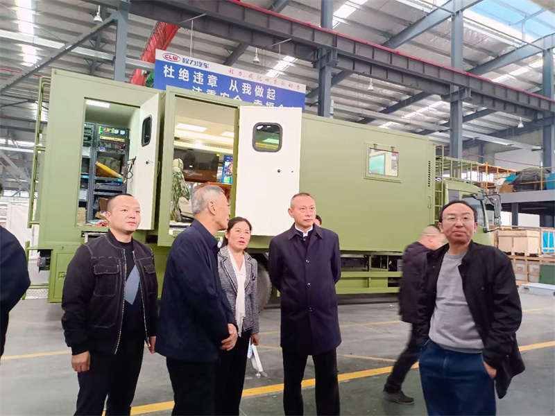 湖北省楚商聯(lián)合會秘書長蹇宏等一行嘉賓蒞臨程力集團考察調研專汽及應急產(chǎn)業(yè)發(fā)展狀況