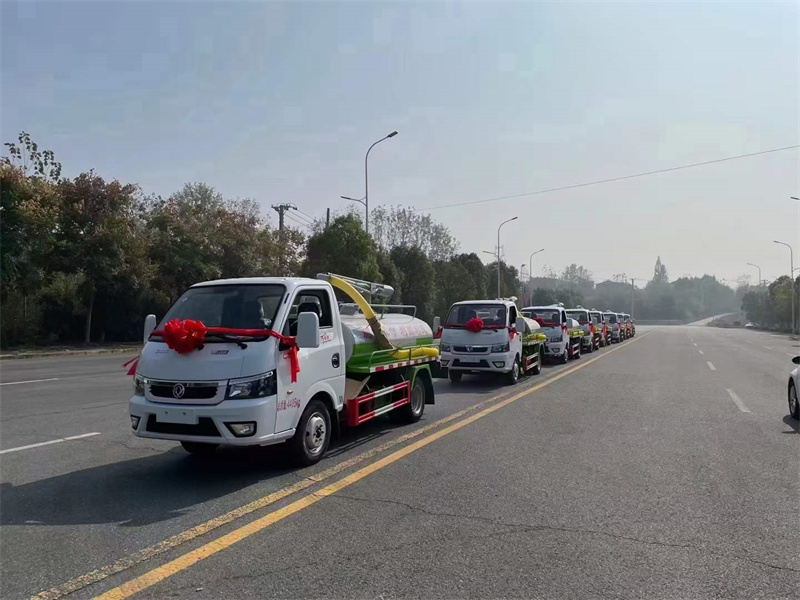 東風(fēng)途逸小藍(lán)牌吸糞車，遠(yuǎn)赴山東，為改善環(huán)境，再次出發(fā)