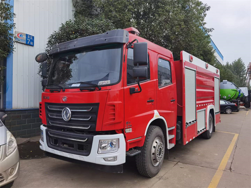 東風(fēng)8噸水罐泡沫消防車(chē)