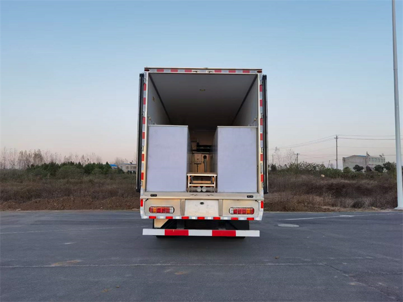 運(yùn)輸活魚海鮮專用冷藏車，給您的鮮活魚蝦安個家吧