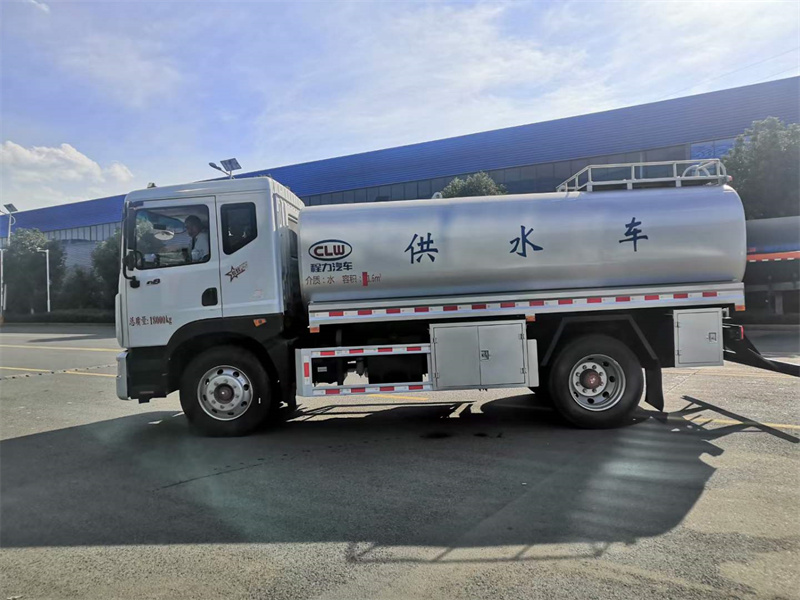 專業(yè)生產不銹鋼運水車、供水車、奶罐車等