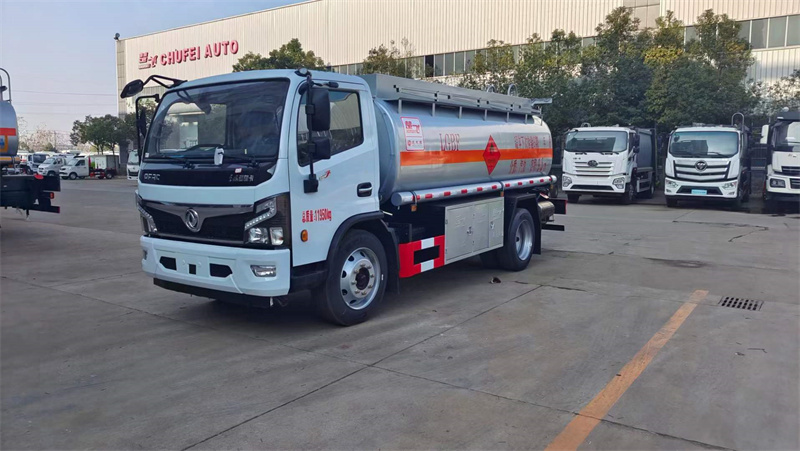東風(fēng)福瑞卡國六8噸油罐車