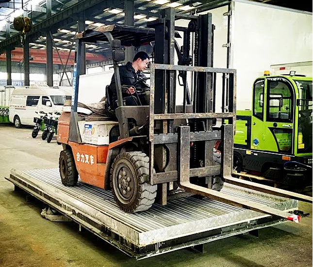 技術創(chuàng)新：真發(fā)泡聚氨酯冷藏車，一車能頂兩車用----程力輕量化技術創(chuàng)新打造聚冷王高端冷鏈物流專用車降溫快保溫長油耗低效益高