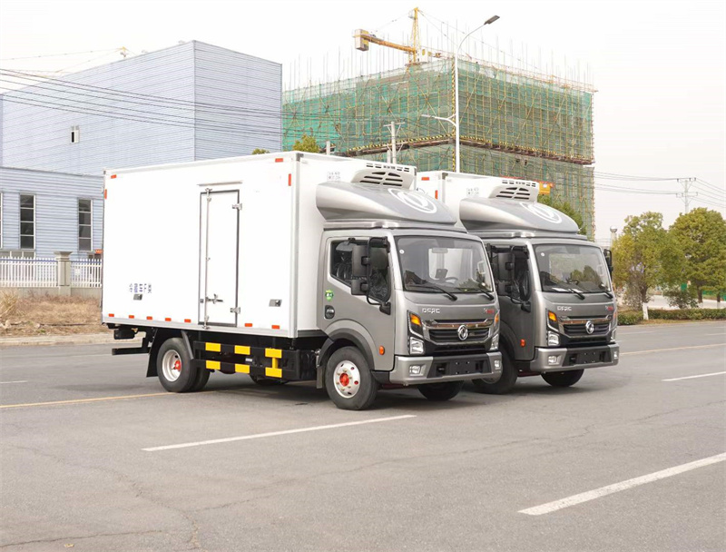 國(guó)六東風(fēng)凱普特4.2米藍(lán)牌冷藏車