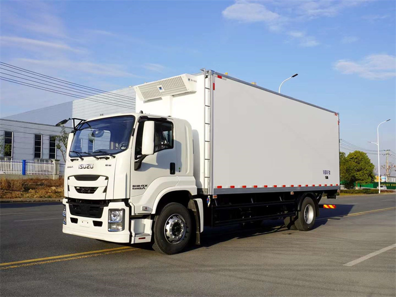 國(guó)六慶鈴五十鈴6.8米冷藏車