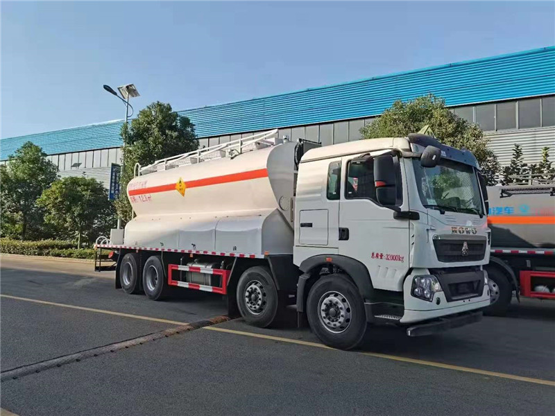 出口現(xiàn)場混裝乳化炸藥車