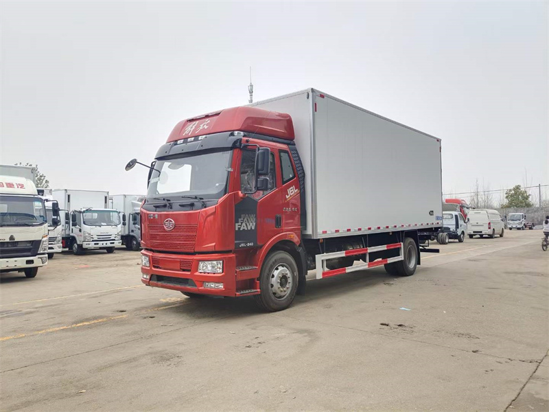 國(guó)六6.8米解放J6L冷藏車