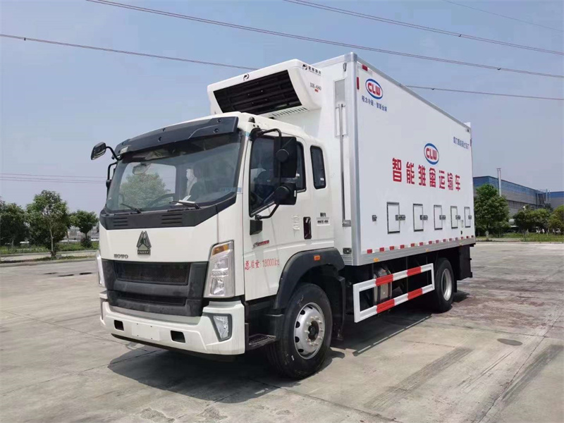 國六重汽豪沃雛禽運(yùn)輸車