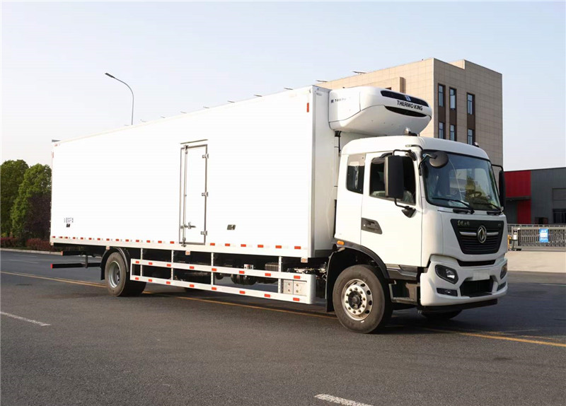 國(guó)六東風(fēng)天錦9.6米冷藏車