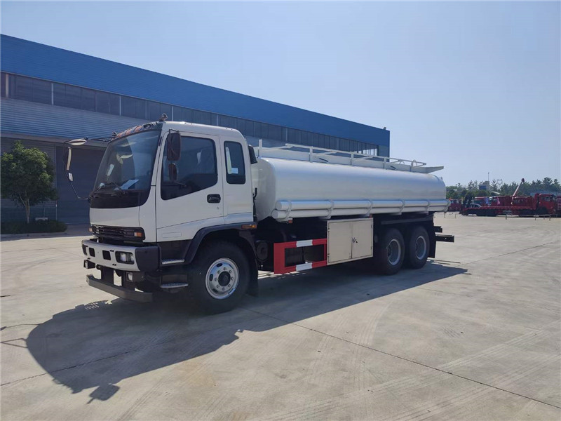 五十鈴16噸食用油運(yùn)輸車