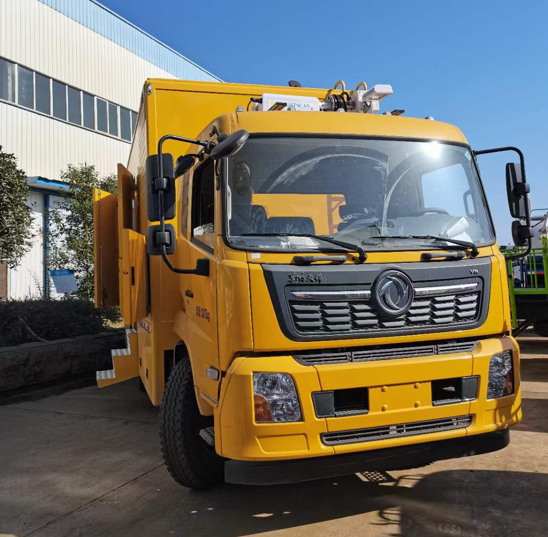 東風(fēng)天錦移動電源車帶排澇救險