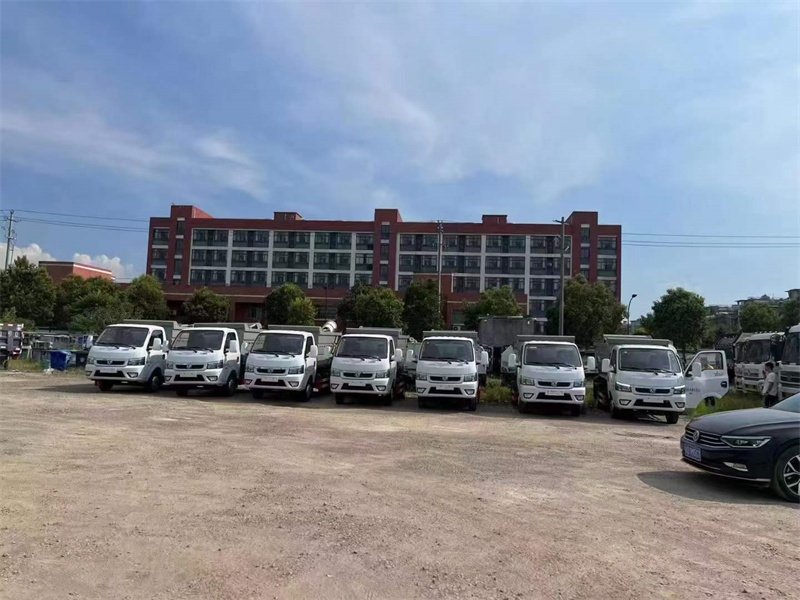 第一批東風途逸無泄漏垃圾車發(fā)往廣東順利交車