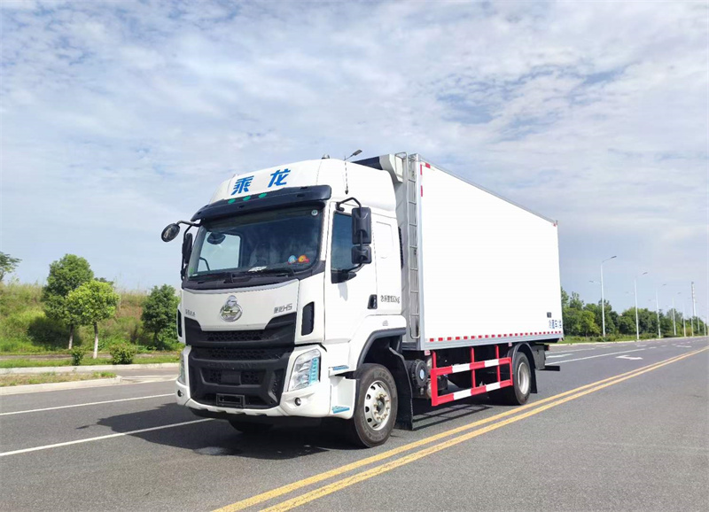柳汽乘龍6.8米冷藏車(chē)