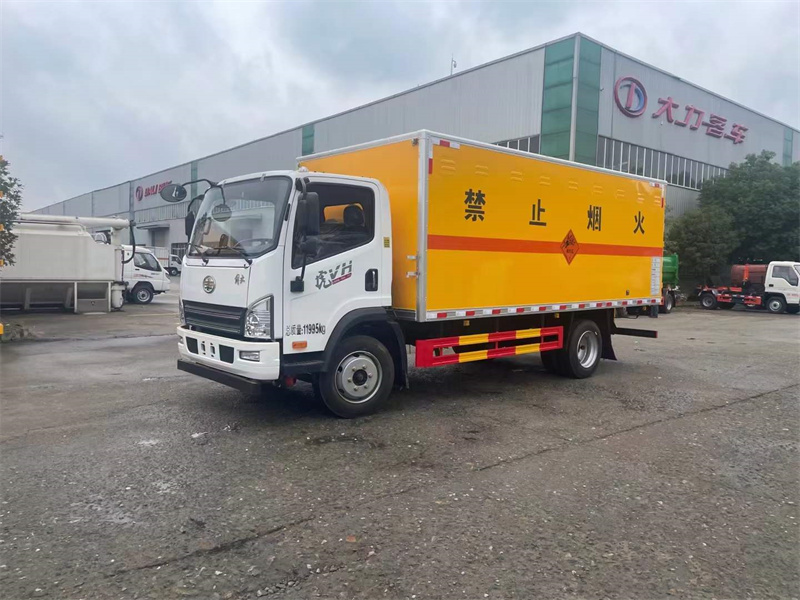 解放3900軸距爆破器材運輸車